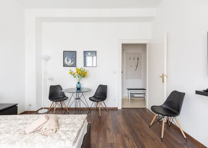 Adorable And Charming 2Br In City Center, Astoria