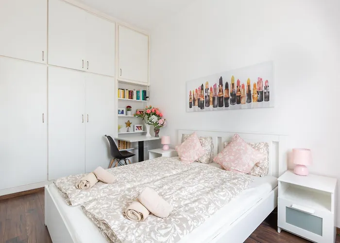 Adorable And Charming 2Br In City Center, Astoria