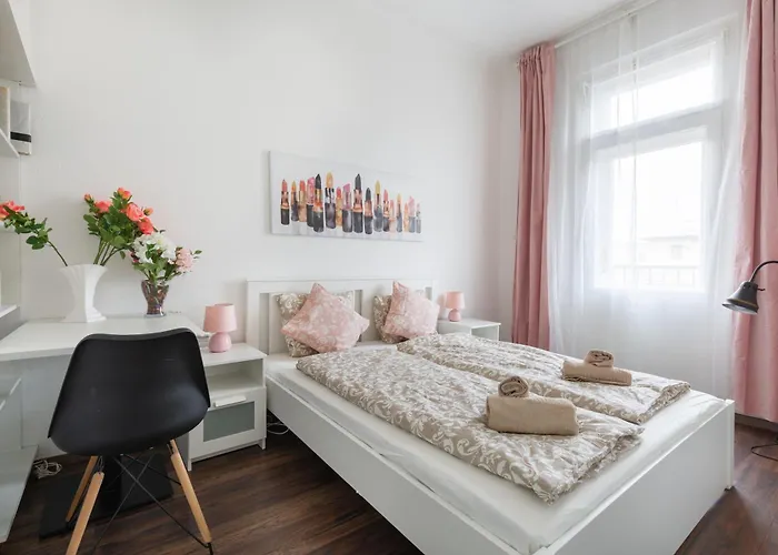 Adorable And Charming 2Br In City Center, Astoria