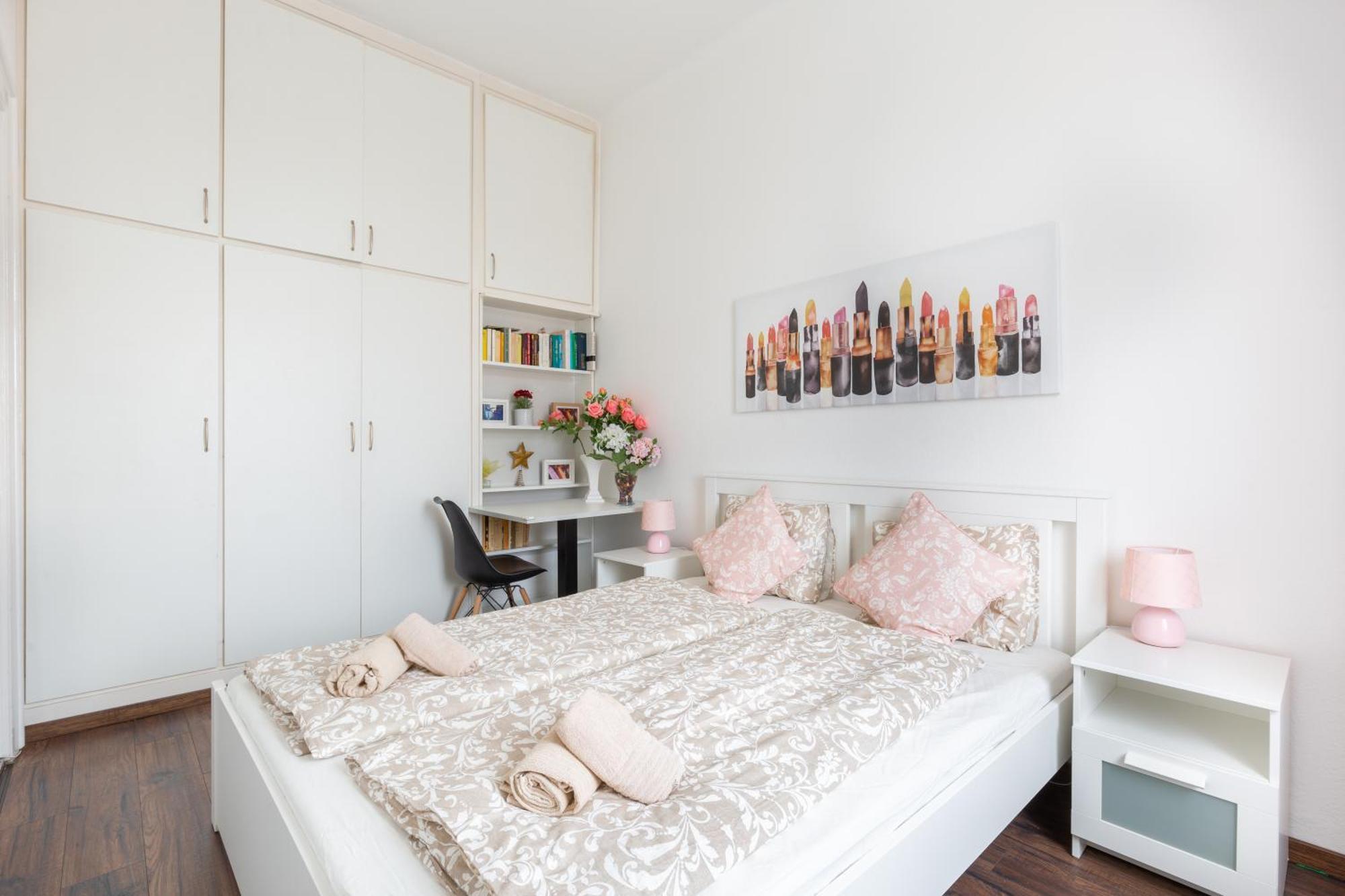 Adorable And Charming 2br In Center, Astoria Budapest
