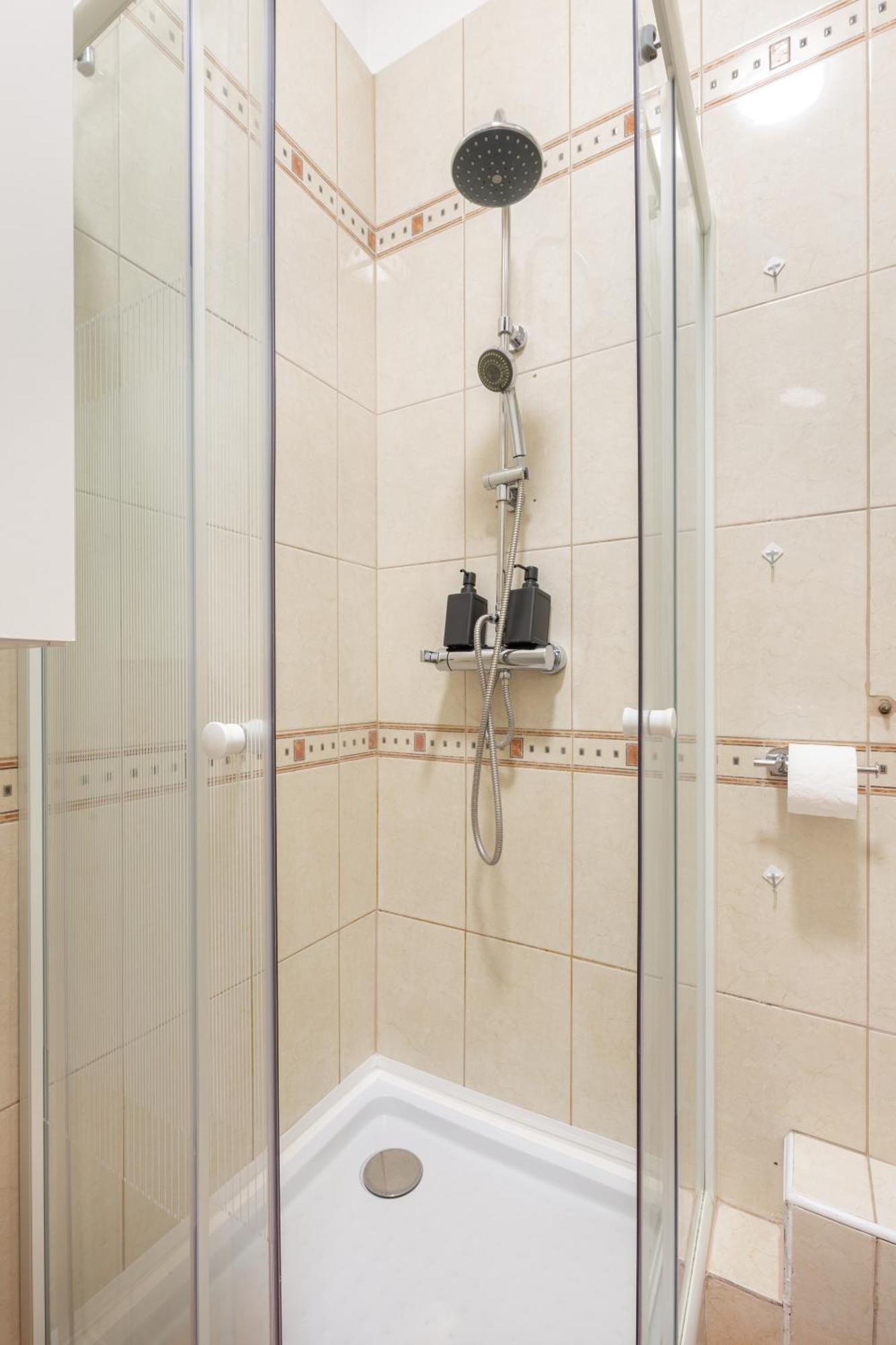 Adorable And Charming 2br In Center, Astoria * בודפשט